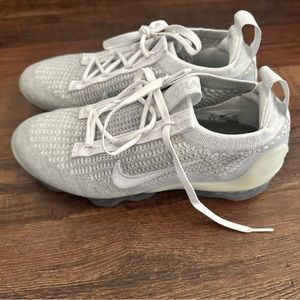 Nike vapor max! Women’s size 7. Never worn!